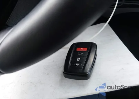 2021 Toyota Prius Prime Le z USA, uszkodzony, nr VIN JTDKAMFP6M3170031